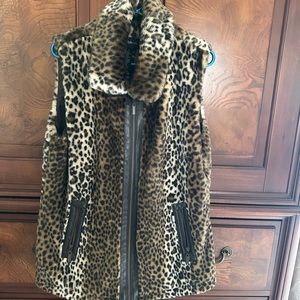 Leopard Faux Fur Vest with cute Faux Leather zipper trim.